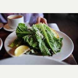 ayumilog | Vancouver | レストラン　カルデロ | シーザーサラダ。これこれ、食べたかったの。