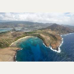 ayumilog | Hawaii | ヘリコプターでオアフ島 空の旅 | 有名なハナウマ湾を上空から。