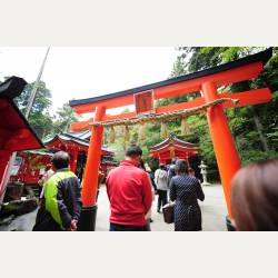 ayumilog | Hakone | 箱根神社へ | こちらは縁結びで有名な九頭龍神社。