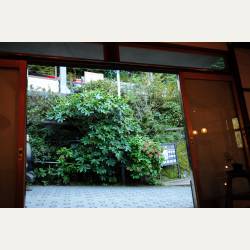ayumilog | Hakone | NARAYA CAFE  | 道行く人を眺めるのも楽しい♪